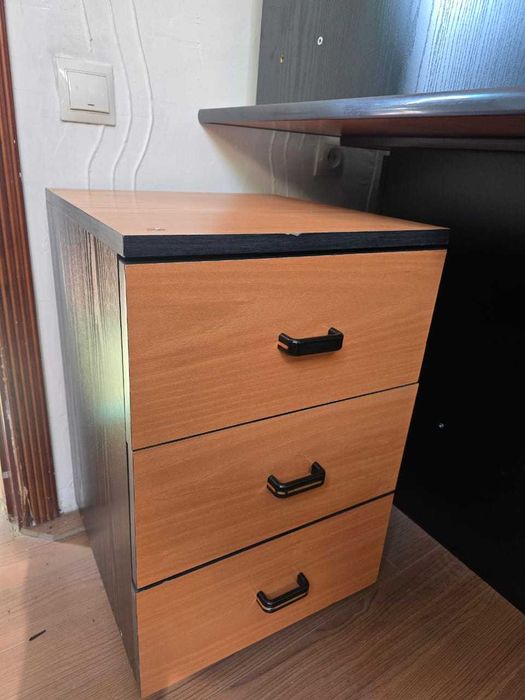 Офисная мебель срочно продам