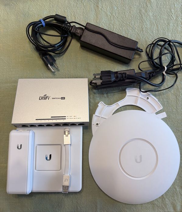Ubiquity AP AC Pro, Switch8 (4POE), Security Gateway, Cloudkey