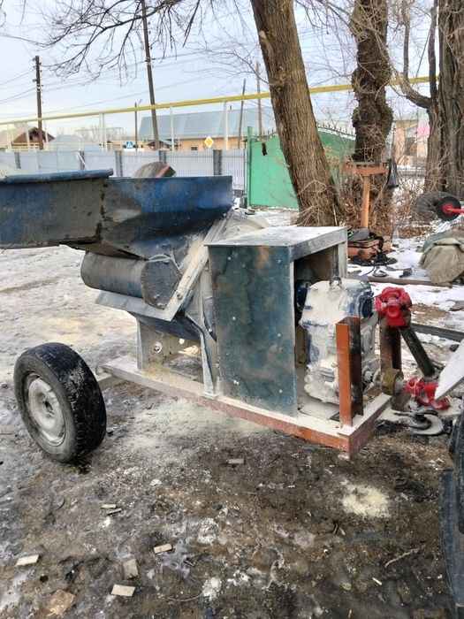 Продам Трактор с дробилкой КДУ