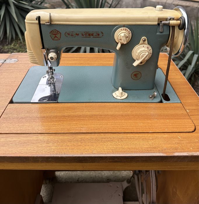 Продаю швейную машинку Чайка