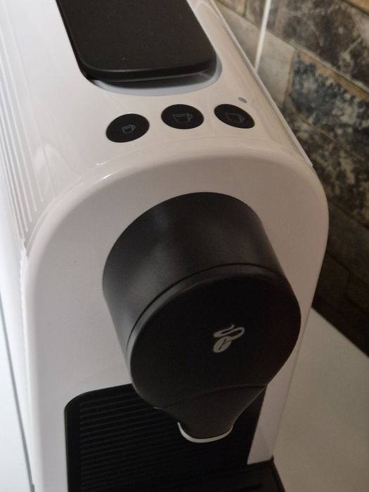 Vând urgent aparat de cafea cu capsule,nou,in cutie!!