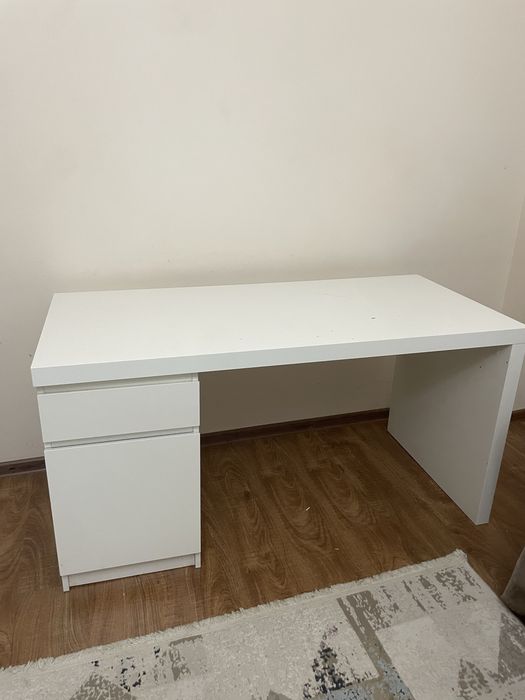 Стол письменный белый