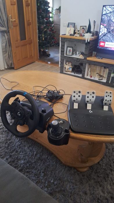 Volan Logitech G923 TRUEFORCE Sim pentru Xbox One Xbox Series X/S si P