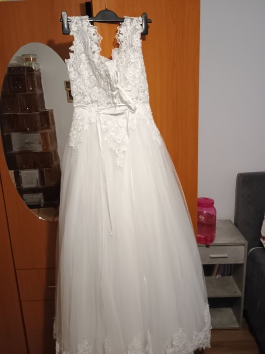 Vând rochie de mireasă stil prințesă