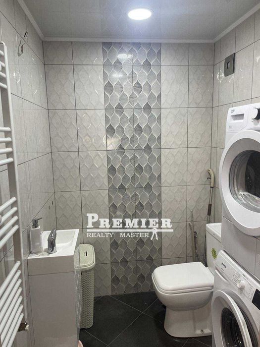 Продава се Тристаен апартамент в Бургас, Лазур - 138 кв.м за 1602 €/кв.м - Снимка #11