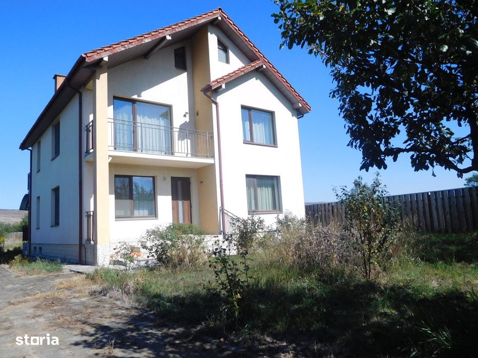 Casa si livada aproape de oras