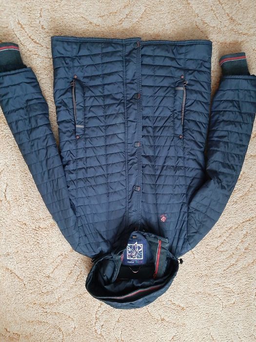 Продам куртку на мальчика недорого.