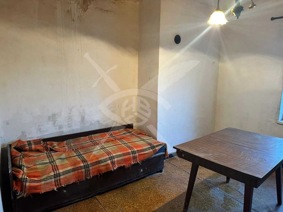 Продава се Тристаен апартамент в София, Център - 80 кв.м за 988 €/кв.м - Снимка #1