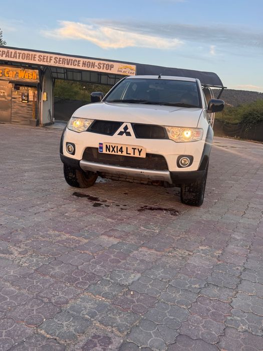 Mitsubishi l200 barbarian  gama de top an 2014 euro 5 4x4 functional mot asigurare valabile
