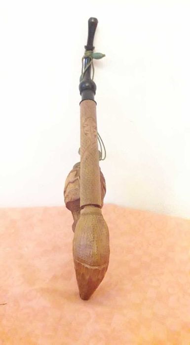 Pipa din lemn sculptata
