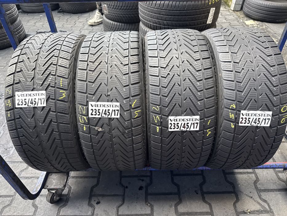 235/45/17 Vredestein M+S