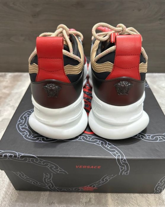 Versace chain reaction