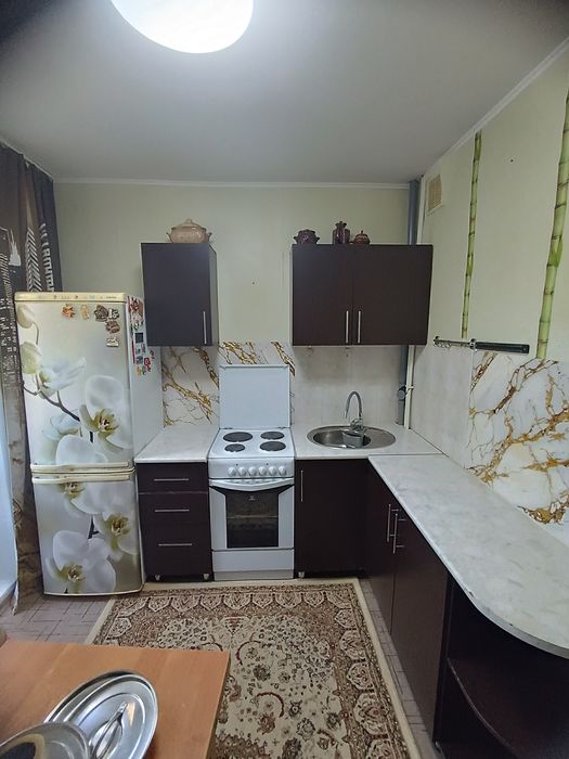 Продам кухонный гарнитур с мойкой