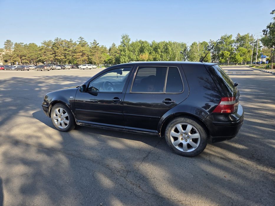 Фольксваген гольф 4 2003 год.