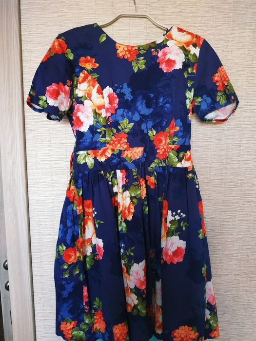 Продам женские платья