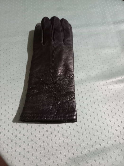 Дамски ръкавици от естествена кожа с подплата