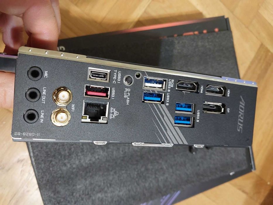 AMD Ryzen 5 5600X + Gigabyte X570i Aorus Pro Wi-Fi