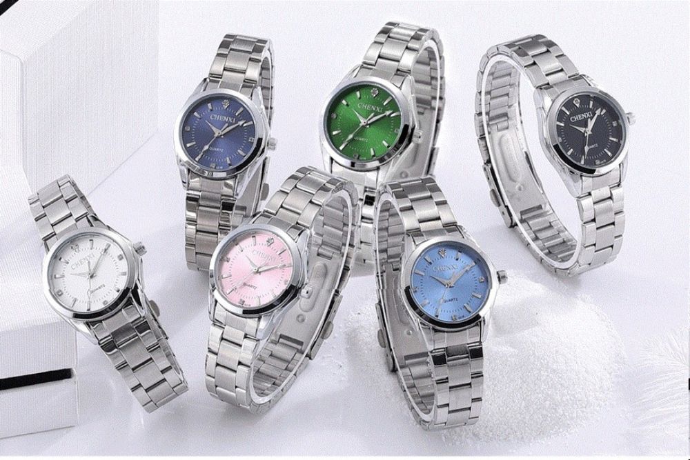 Оригинален Дамски ръчен часовник с кварцов механизъм и метална каишка