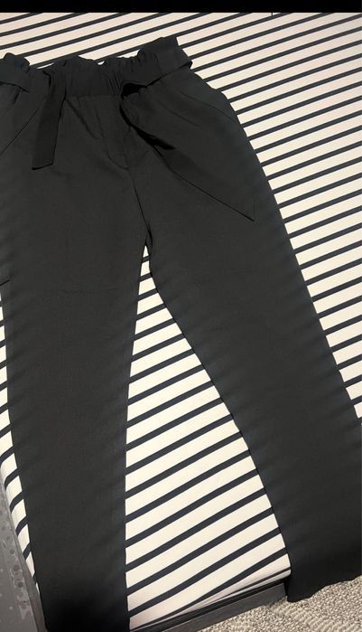 Черен панталон и спортен клин