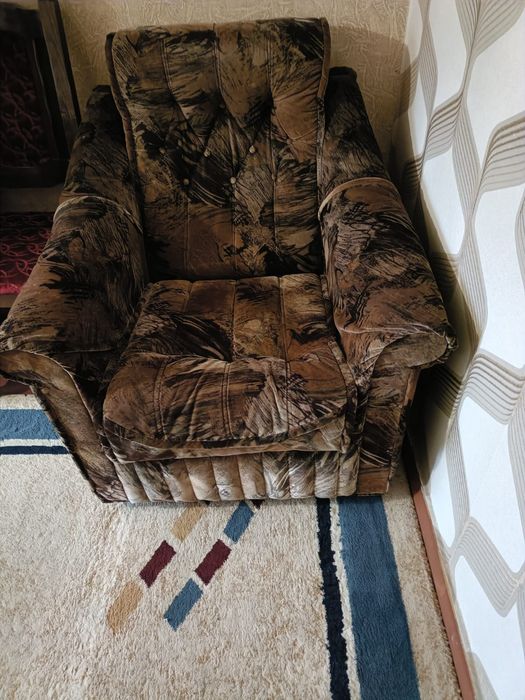 Продам диван и два кресла