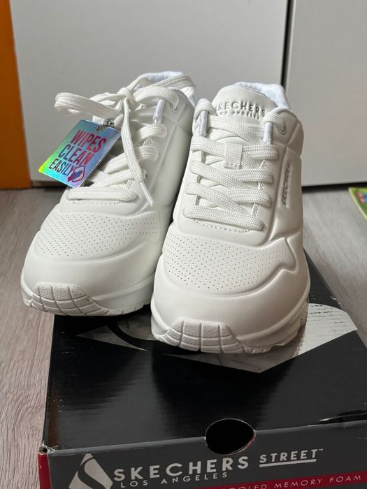 Adidași skechers noi