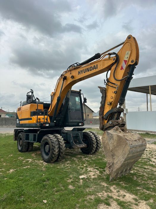 Экскаватор колесный Hyundai 145