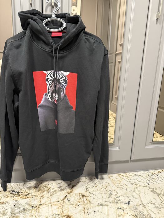 Уникален мъжки суитчър/худи/HUGO