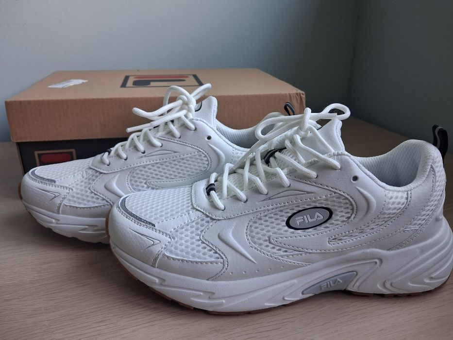 Нови бели маратонки Fila, номер 40