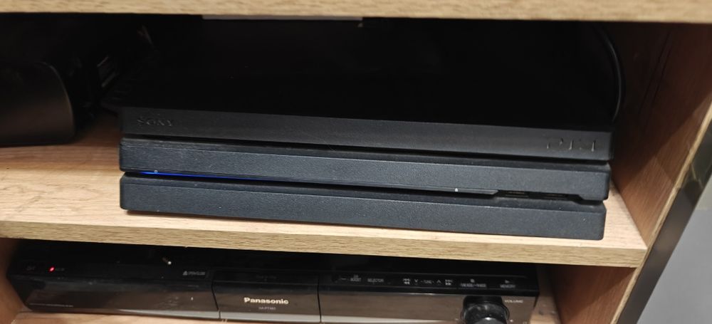 Продам playststion 4 pro