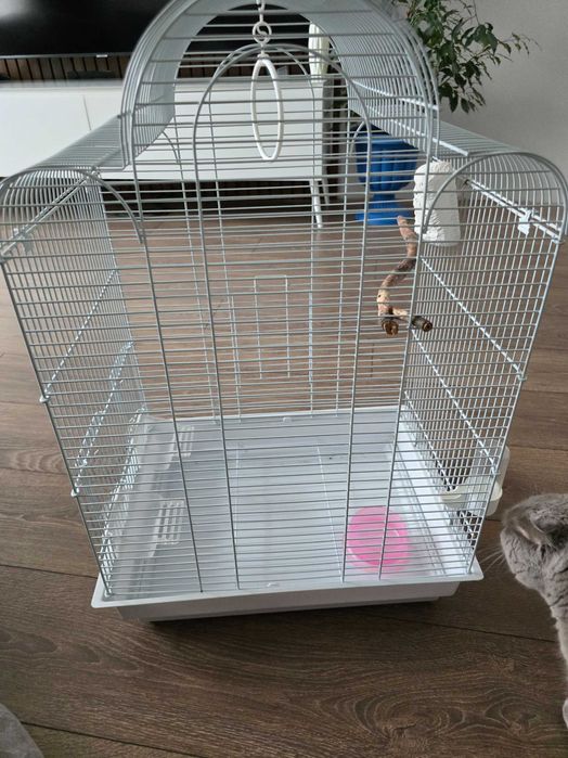 Продам клетку для попугаев.