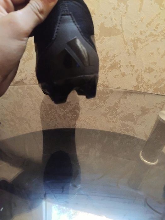 Продавам  оригинални бутонки на адисас