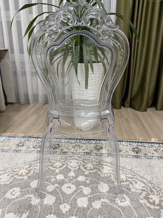 Продам 12 штук стульев