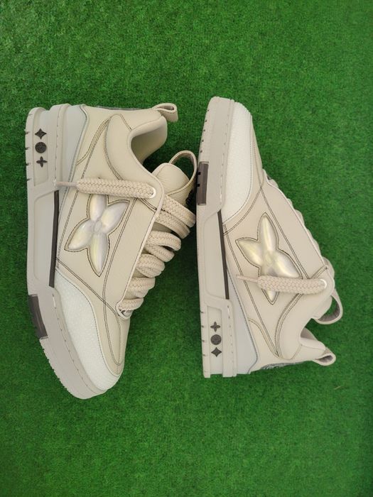 Lv skate gray flower version