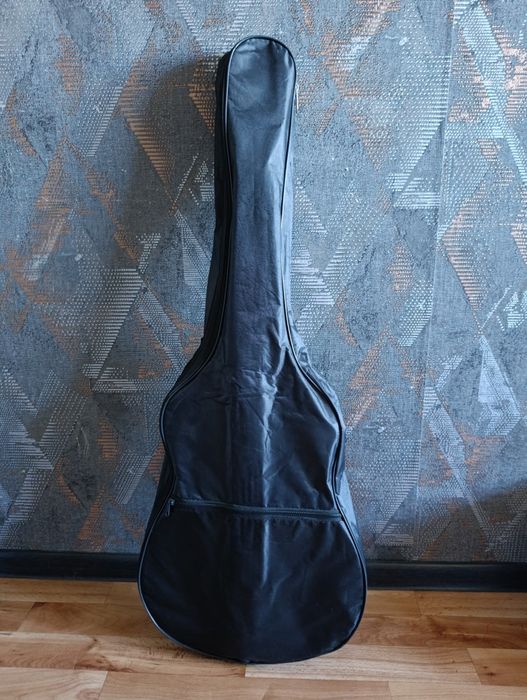 Продам акустическую гитару