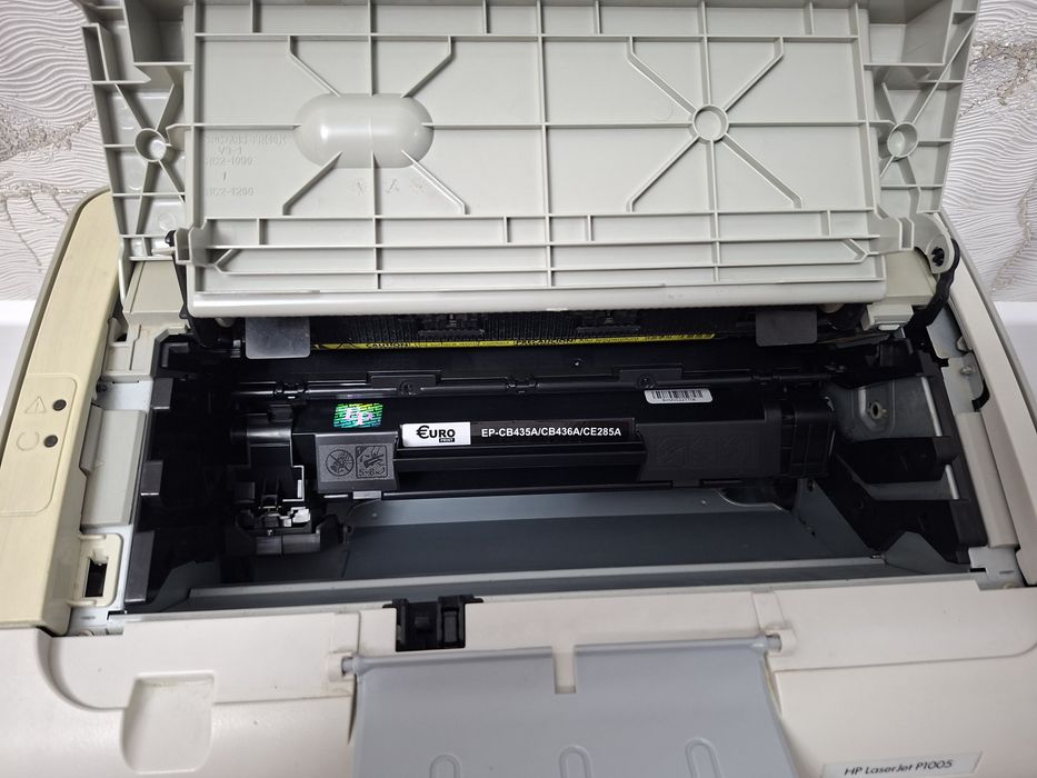 Принтер HP LaserJet P1005