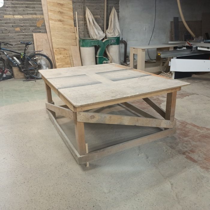 Продам стол деревянный