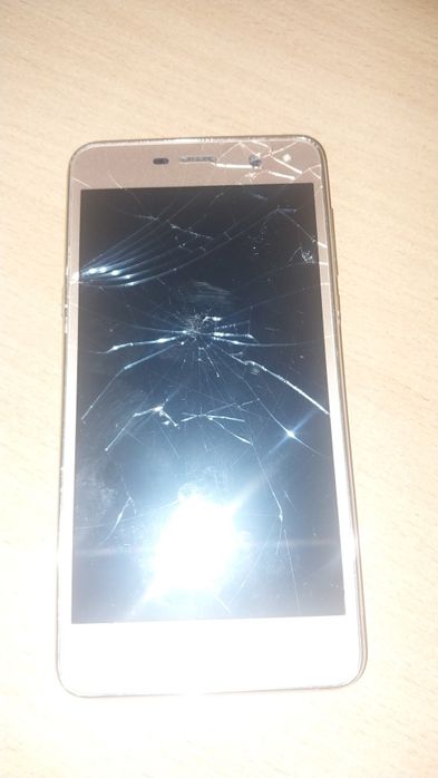Huawei Y9 2017, рабочий, срочно, есть дефекты