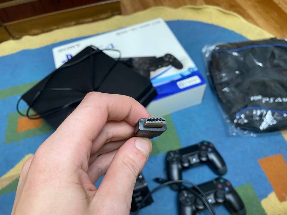 Продам Playstation 4 Slim