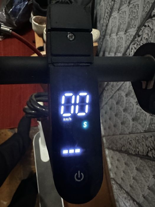 Продам элетро самотат m365