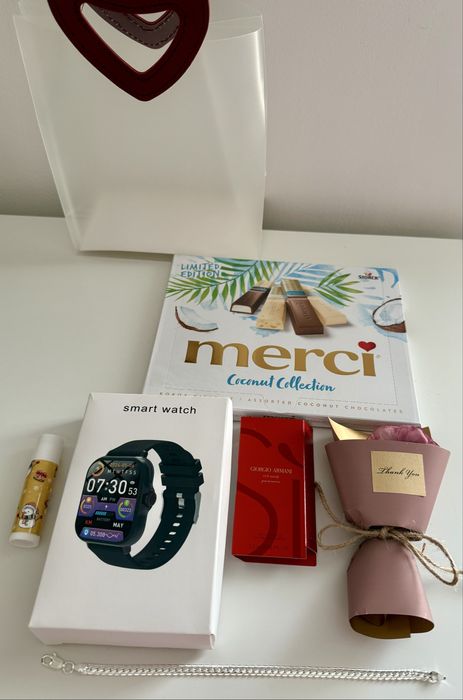 Подаръчен сет в чанта със смарт часовник и посребрена гривна