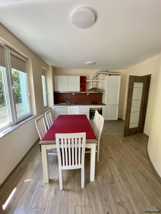 Дава се под наем Тристаен апартамент в Варна, ВИНС - 95 кв.м за 700 € - Снимка #2