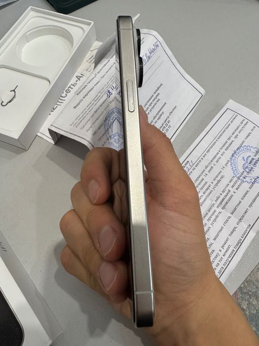 Продам айфон 15 про макс 256 гб в белом цвете