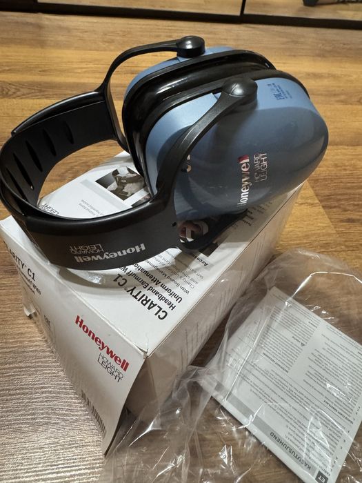 Продается новая противошумные наушники и спец очки