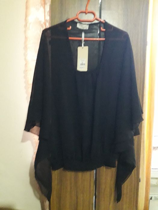 Продам блузку шёлковую новую.