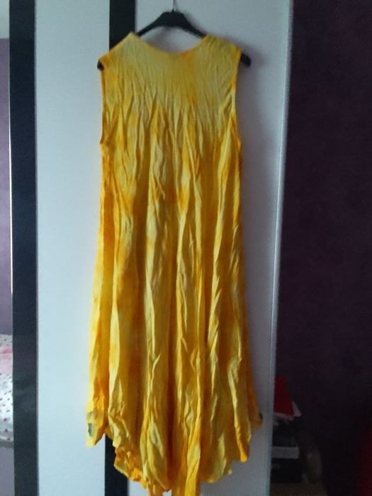 Продавам много запазени рокли