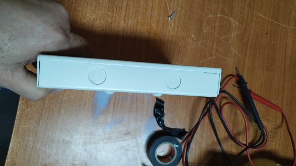 Кутия метална за кабели или комуникации 16/18/3см бяла