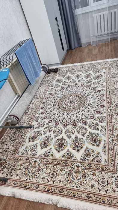 Ковёр продаётся .