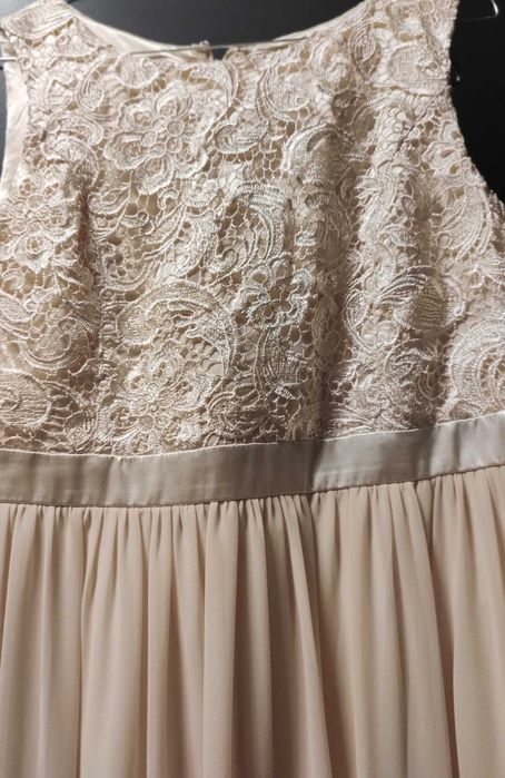 Красива нежна бална рокля