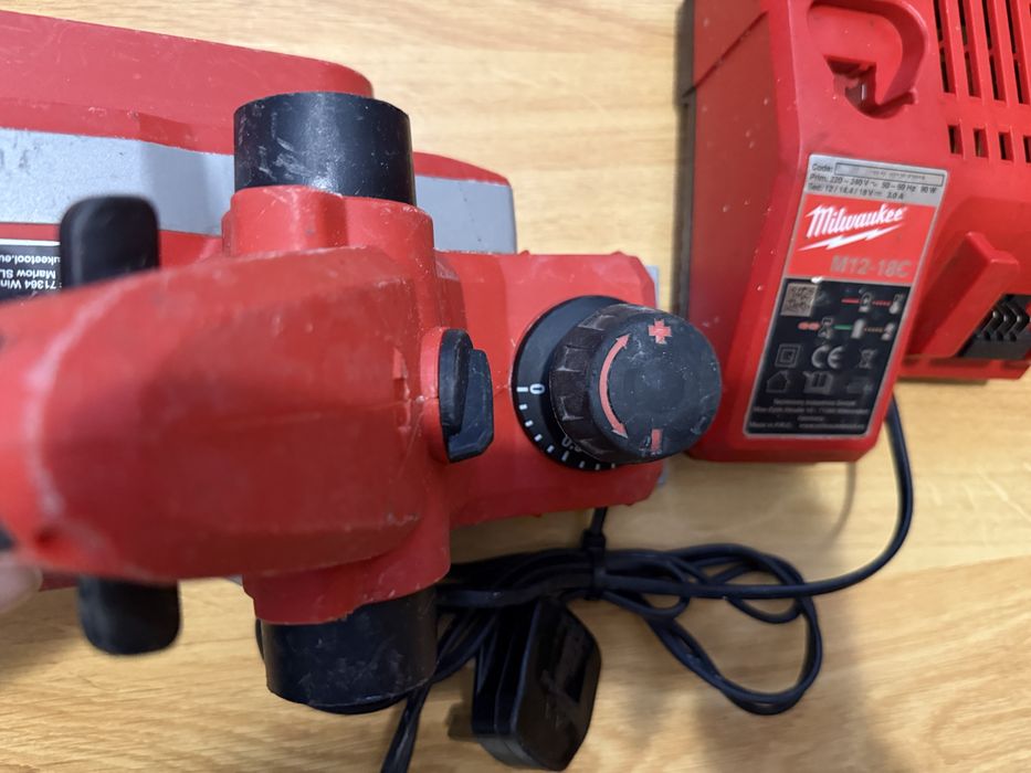 Ръчно Ренде Milwaukee M18 BP