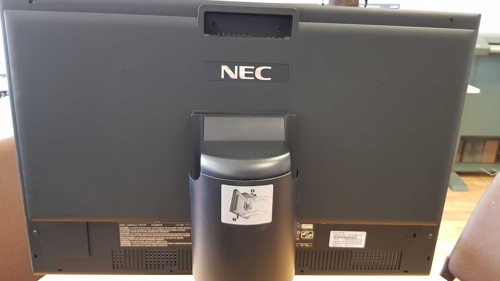 Monitor profesional NEC 24"